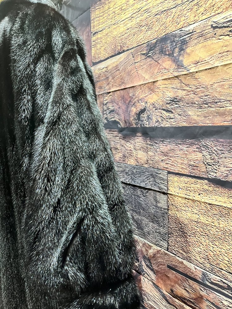 Bruno & Joseph Very Dark Ranch Mink Female Pelt Diagonal Cross Section Sleeves, Size L