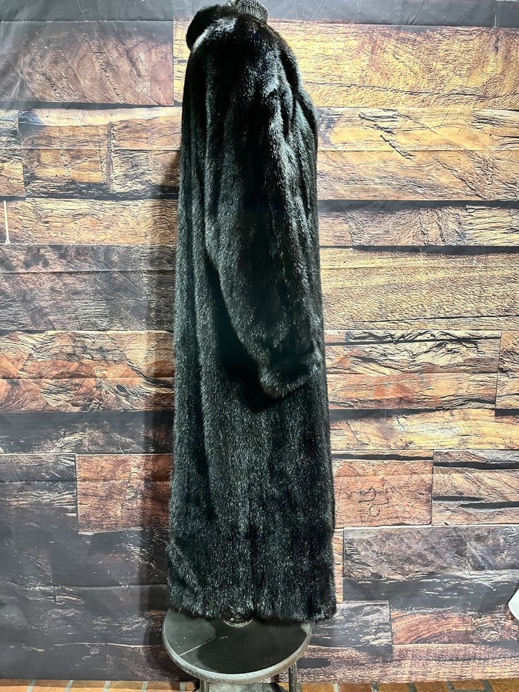 Bruno & Joseph Very Dark Ranch Mink Female Pelt Diagonal Cross Section Sleeves, Size L