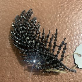 Black Leaf Clip