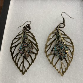 Cutout Leaf Drop Earrings