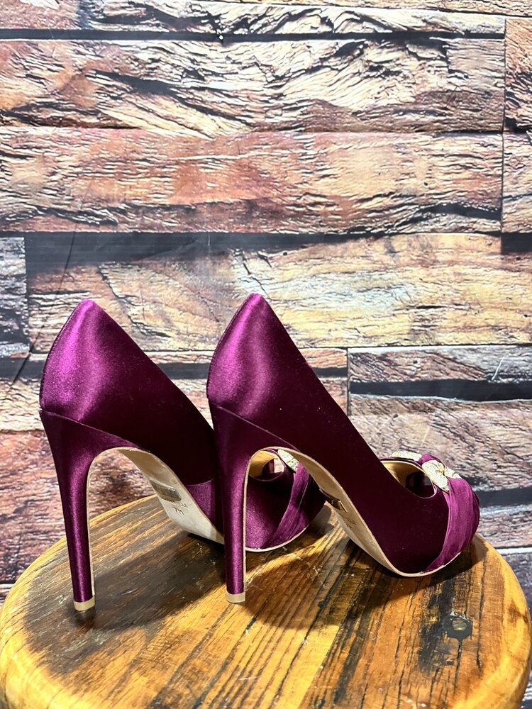 Badgley Mischka Purple Silk Stiletto Heels, Size 7