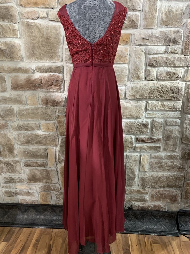 Nox Anabel Burgundy Applique Top Illusion Neck Gown, Size S