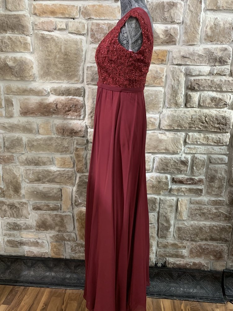 Nox Anabel Burgundy Applique Top Illusion Neck Gown, Size S