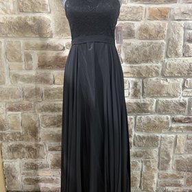 Nox Anabel Black Lace Top Halter Gown, Size S