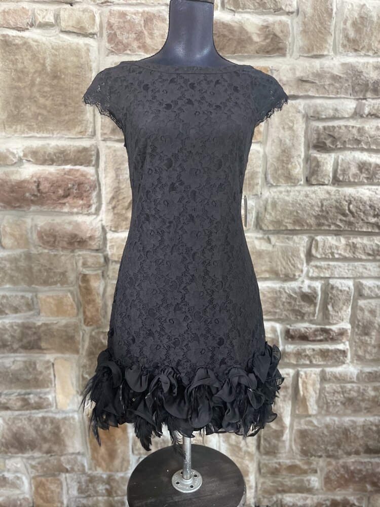 Jessica Simpson Black Lace Overlay With Ruffle And Feather Detailed Bottom Shift Dress, Size 6