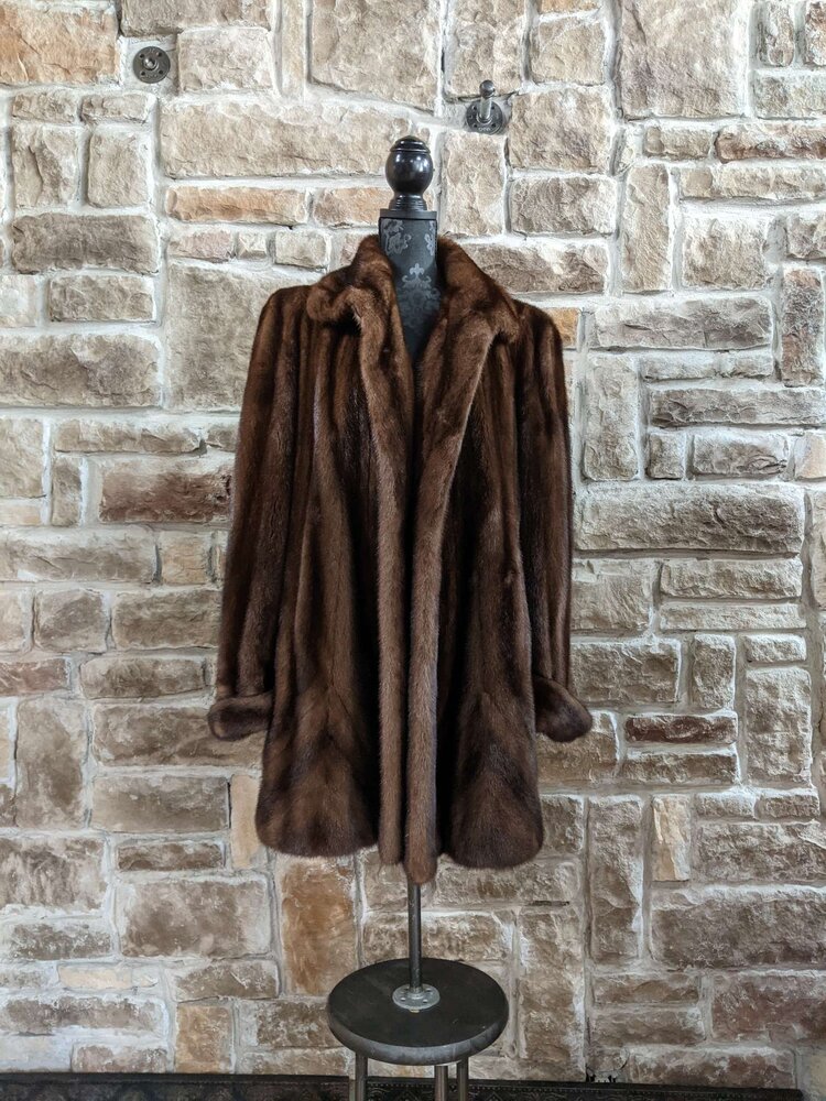 Maximillion Ranch Mink Swing Stroller With Swirl Pattern, Size 16