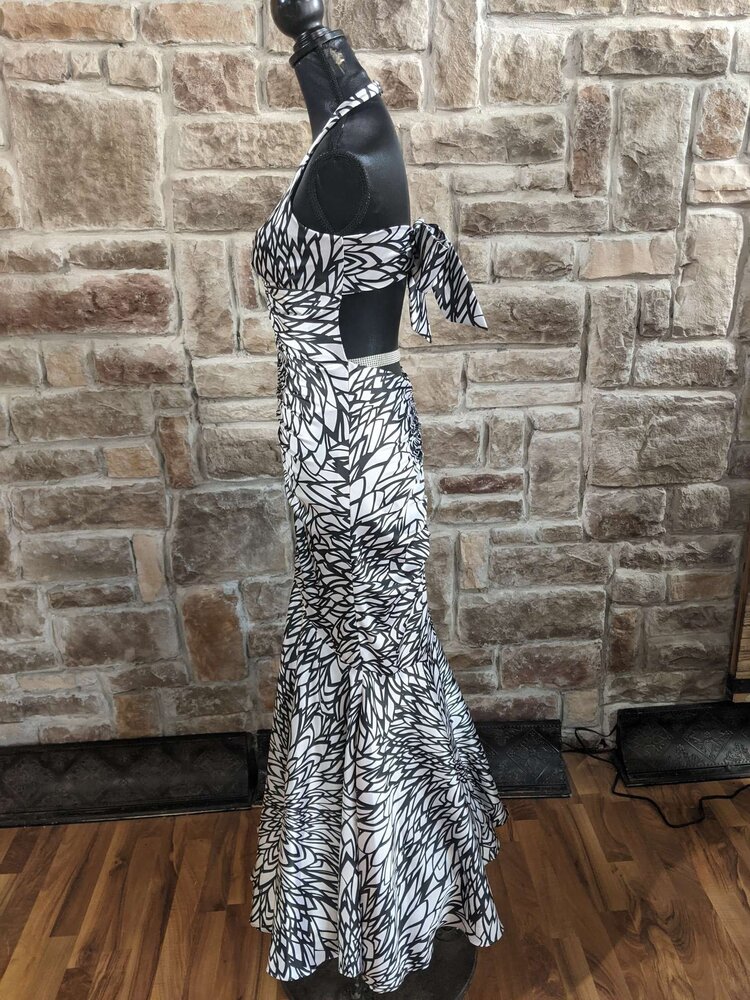 Morgan & Co. Black and White Floral Print Halter Dress w/ Ruching, Size S