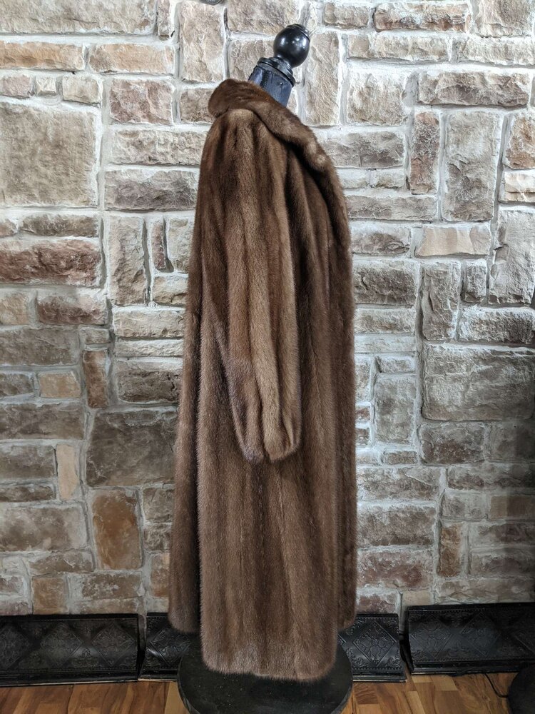Ranch Mink Coat With Wing Collar, Size M