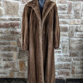 Ranch Mink Coat With Wing Collar, Size M