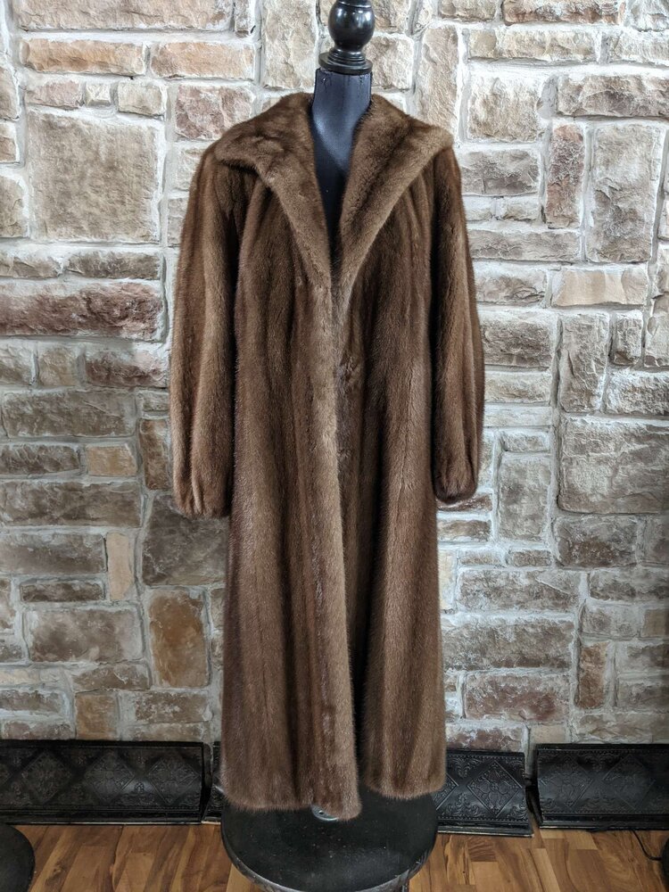 Ranch Mink Coat With Wing Collar, Size M