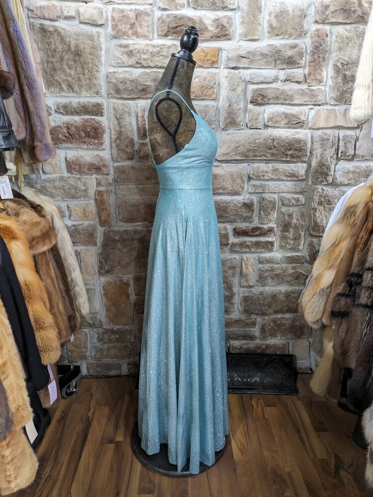 B. Darlin Aqua Sparkle Gown, Size 5/6