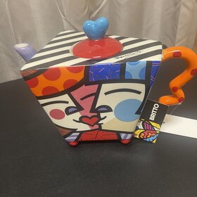 Britto Kiss Teapot