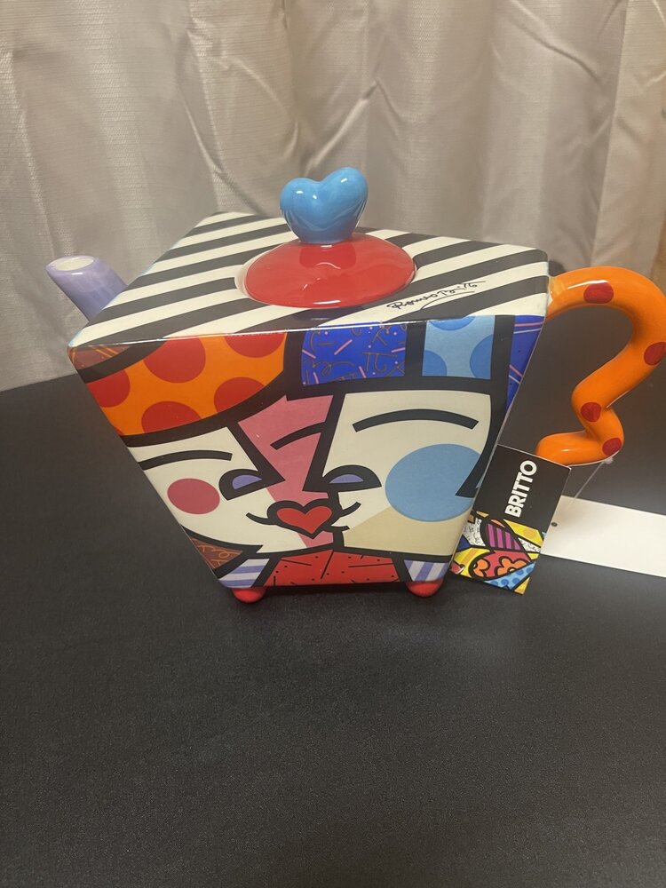 Britto Kiss Teapot