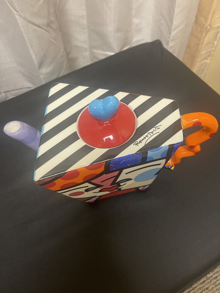 Britto Kiss Teapot