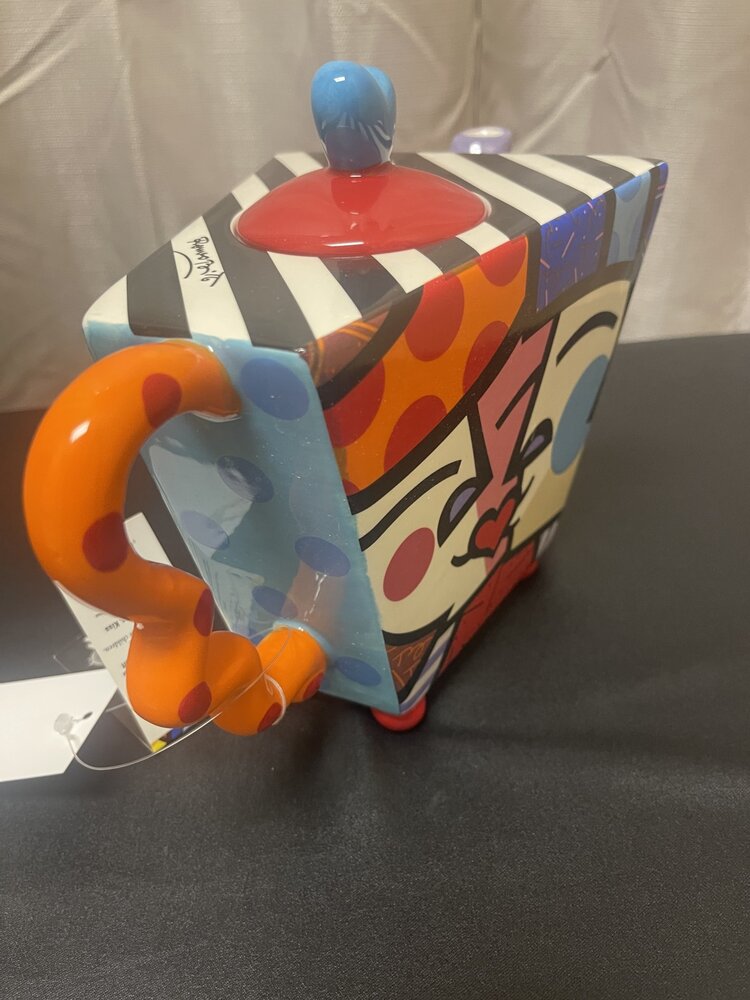 Britto Kiss Teapot