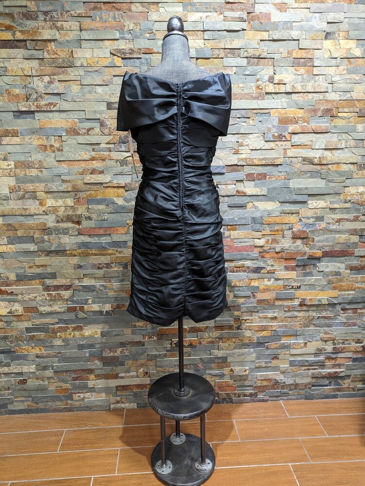 Adrianna Papell Black Cross Ruched Design, Size 10