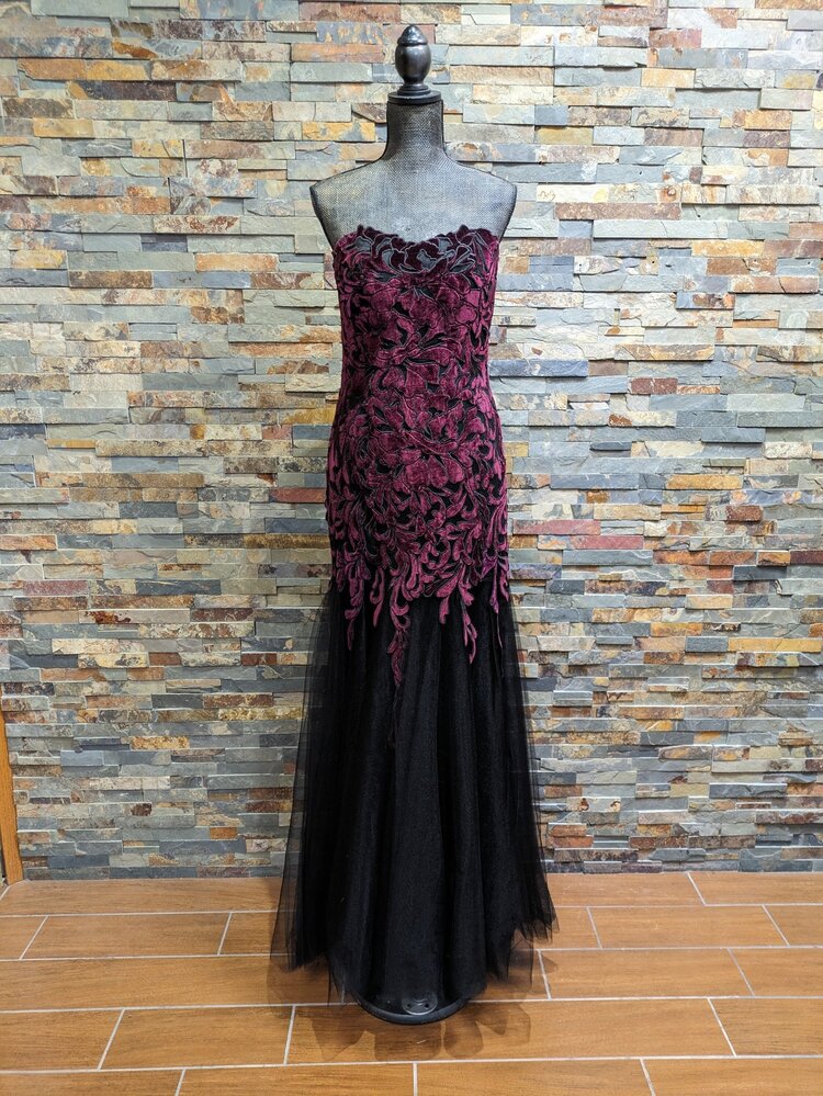 Alberto Makali Burgundy & Black Velvet Mermaid Gown w/Optional Straps, Size 8