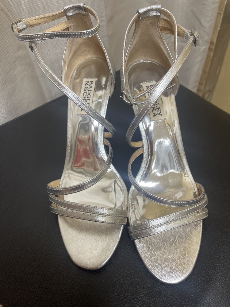 Badgley Mischka Silver Mermaid Scale Pattern Wedges, Size 7.5