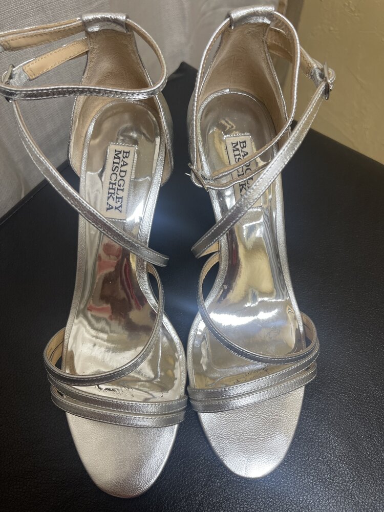 Badgley Mischka Silver Mermaid Scale Pattern Wedges, Size 7.5