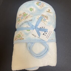 White Three Little Pigs Bath Towel & Washcloth Set