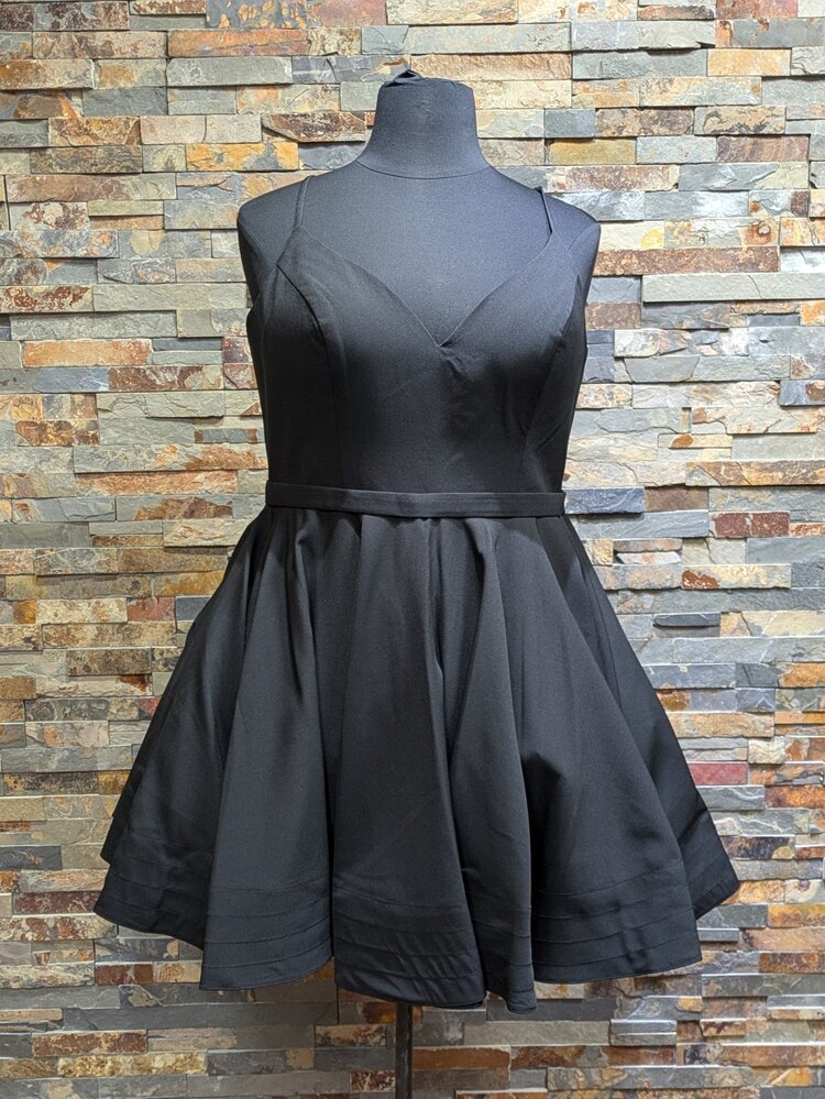 Mac Duggal Black Sweetheart Fitted Cocktail Dress, Size 16W