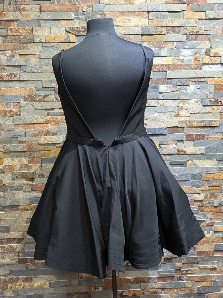 Mac Duggal Black Sweetheart Fitted Cocktail Dress, Size 16W