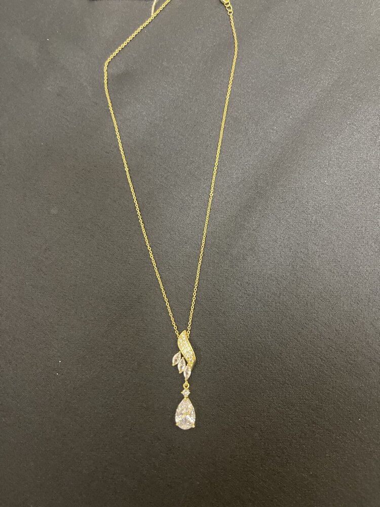 Wona Trading Gold 18K Filled CZ Quatrefoil Pendant Necklace