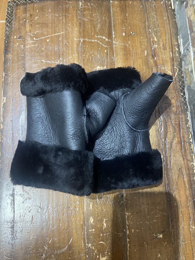 Mitchie's Matchings Black Lamb Fingerless Gloves, O/S