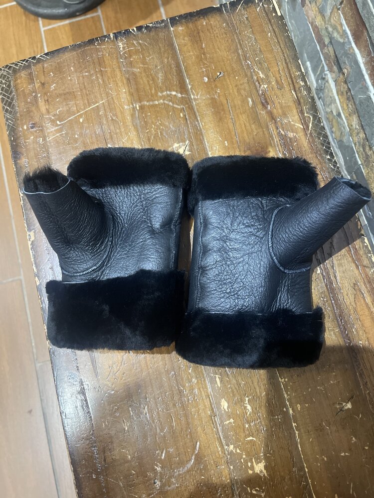 Mitchie's Matchings Black Lamb Fingerless Gloves, O/S