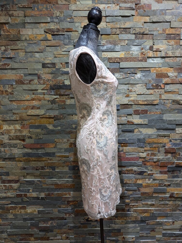 Sue Wong Blush Pink Shift Dress w/ Embroidered Silver Floral Designs, Size 4