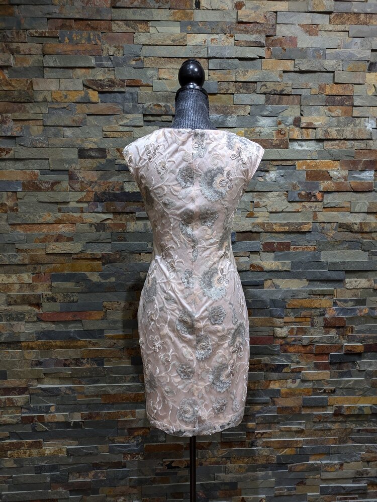 Sue Wong Blush Pink Shift Dress w/ Embroidered Silver Floral Designs, Size 4