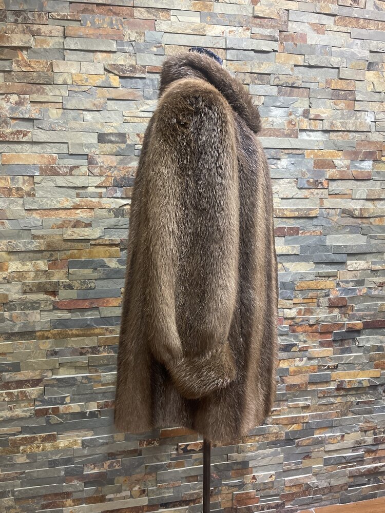 Nigbor Furs Natural Brown Beaver Stroller w/ Blousen Sleeves, Size L