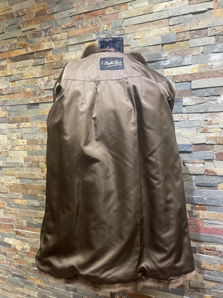 Nigbor Furs Natural Brown Beaver Stroller w/ Blousen Sleeves, Size L