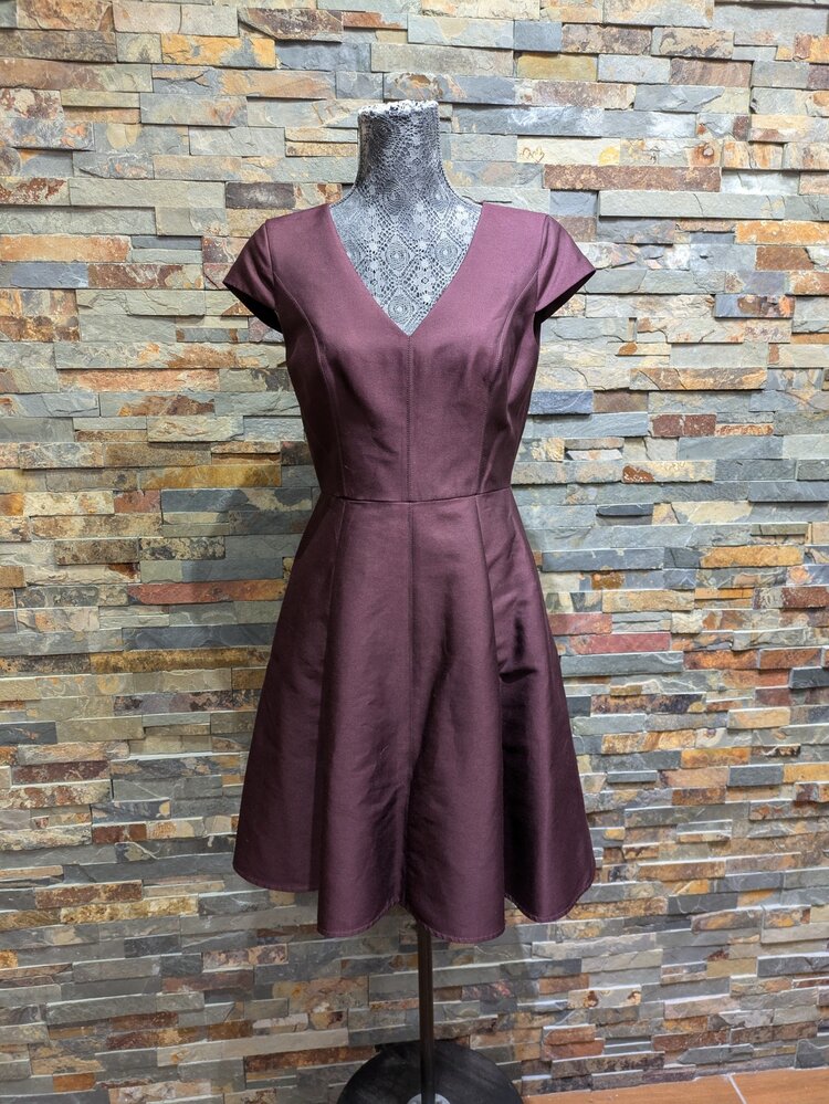 Halston Plum V-Neck Short Sleeve Fit & Flare Dress, Size 6