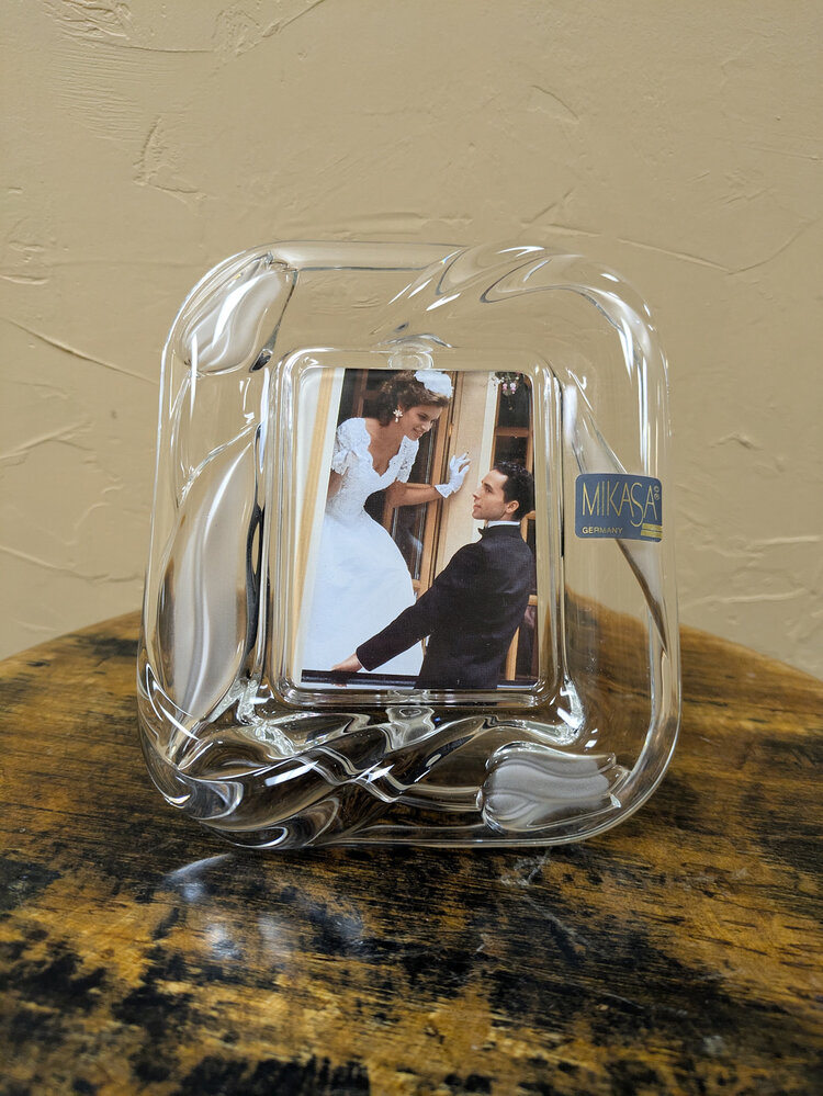 Round Crystal Glass German Picture Frame, 7" x 5.5"