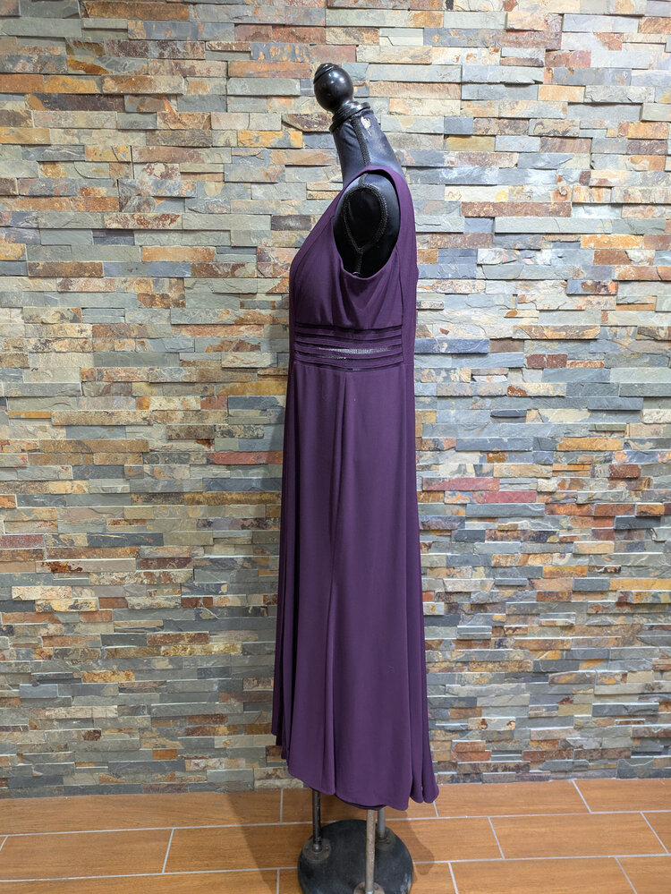 Morgan & Co. Plum V-neck Formal Evening Gown, Size 16W