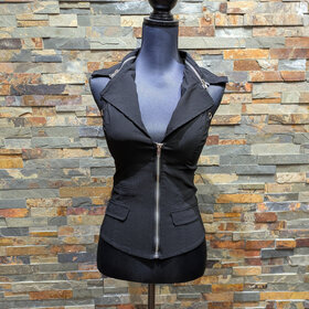 Lydia Black Oversized Collar Zipper Point Top