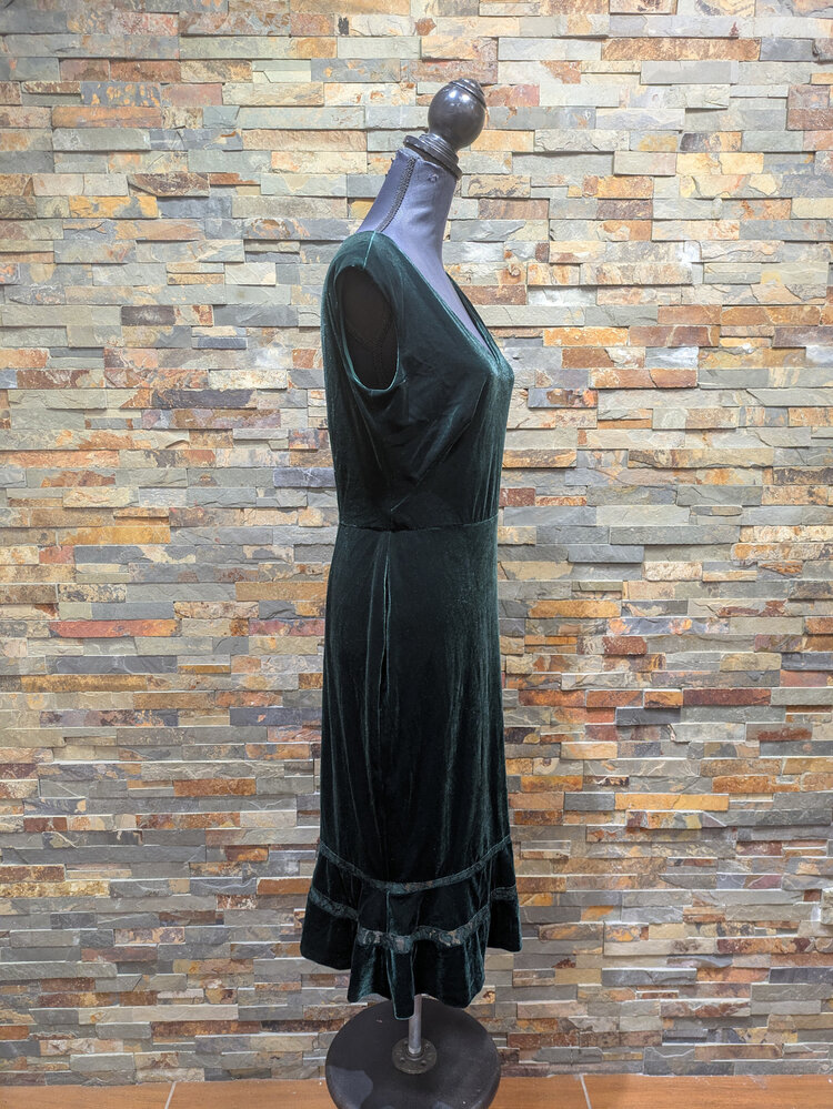 Ralph Lauren Green Velvet Sleeveless  V-Neck Dress with Ruffle Hem, Size 10