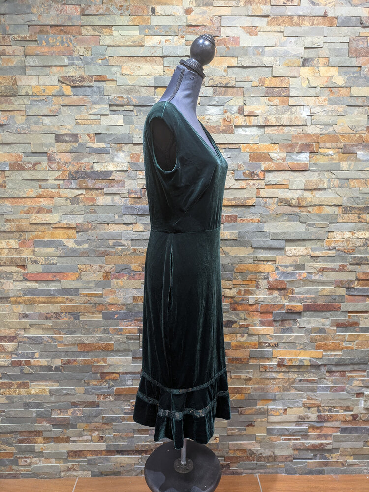 Ralph Lauren Green Velvet Sleeveless  V-Neck Dress with Ruffle Hem, Size 10