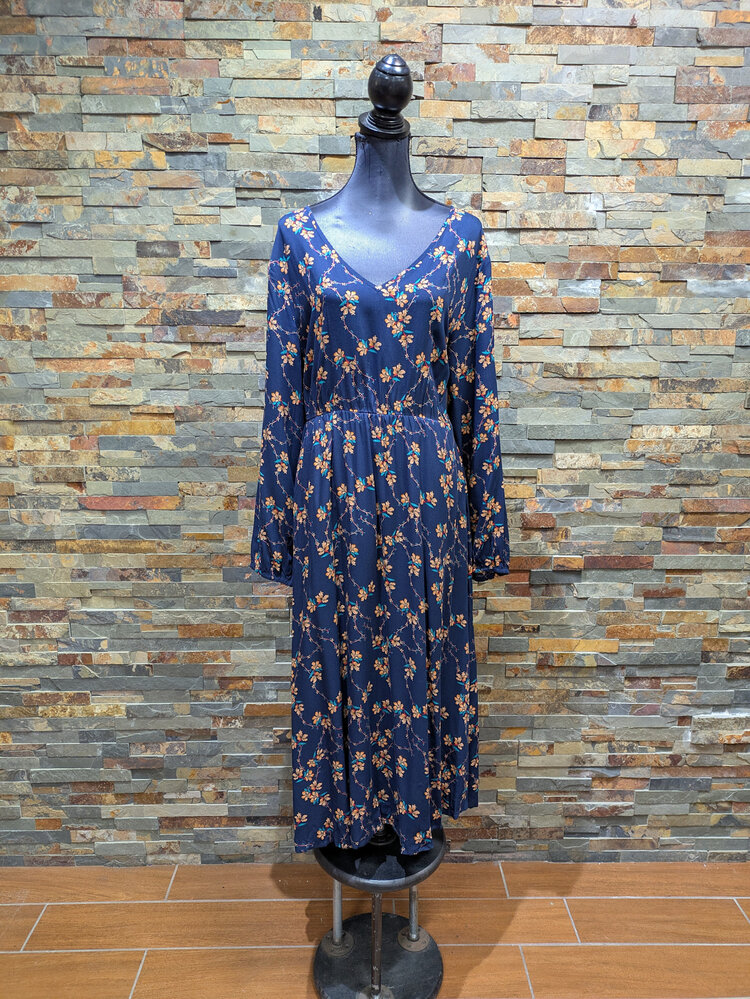 Blue Floral Long Sleeve Travel Gown, Size 18