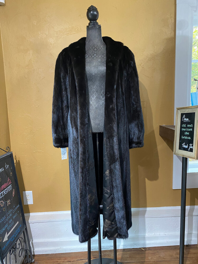 Lapaul's Dark Ranch Mink Coat, Size M