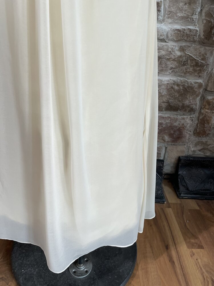 Brides Ivory Mesh Applique Beaded Chiffon Gown w/ Sleeves, Size 6