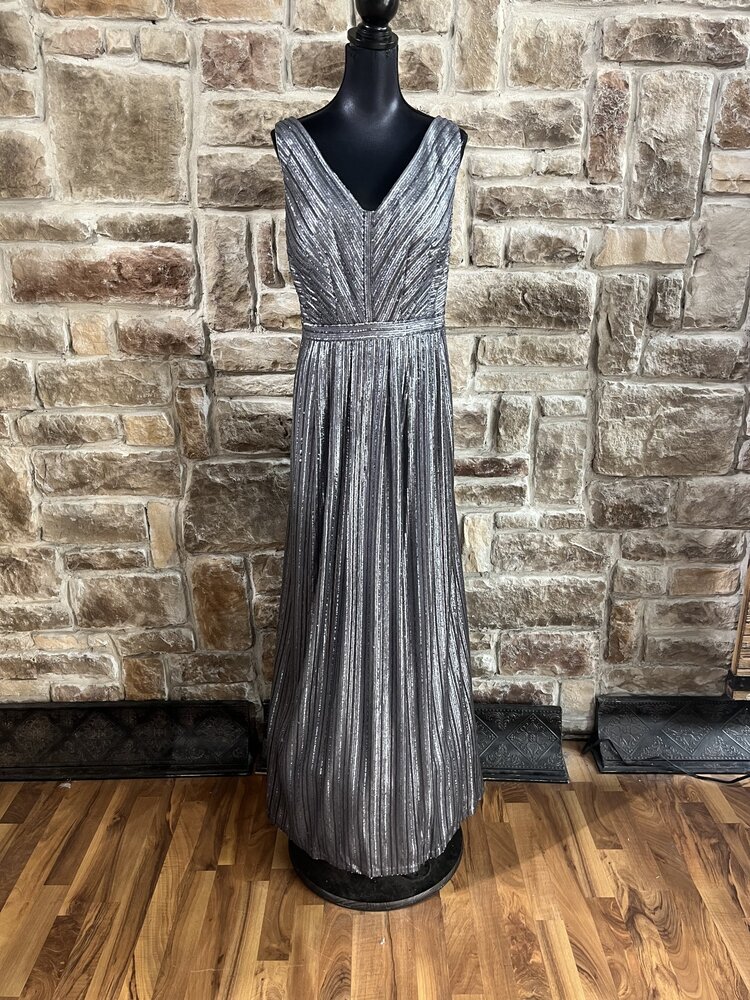 Weddington Way Gray Sequin V-Neck Gown w/ Pockets, Size 20