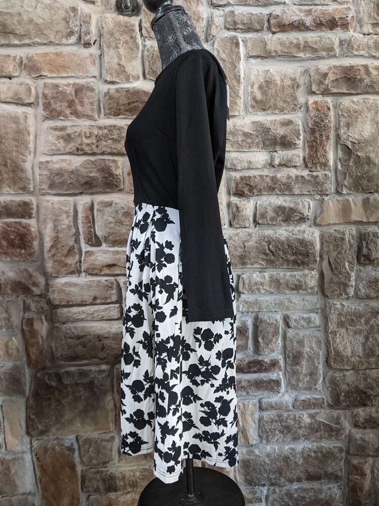 Oxiuly Fashion Black A-Line Dress with B/W Floral Skirt, XL