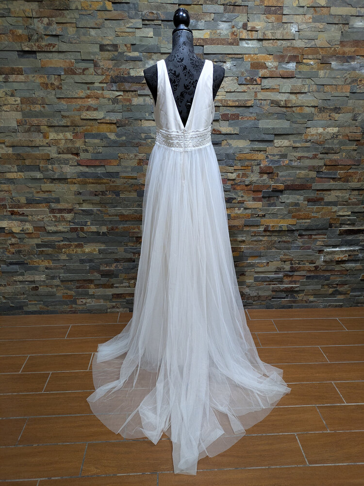 Ever Pretty White Tulle V-Neck Sequin Beaded Gown, Size 14