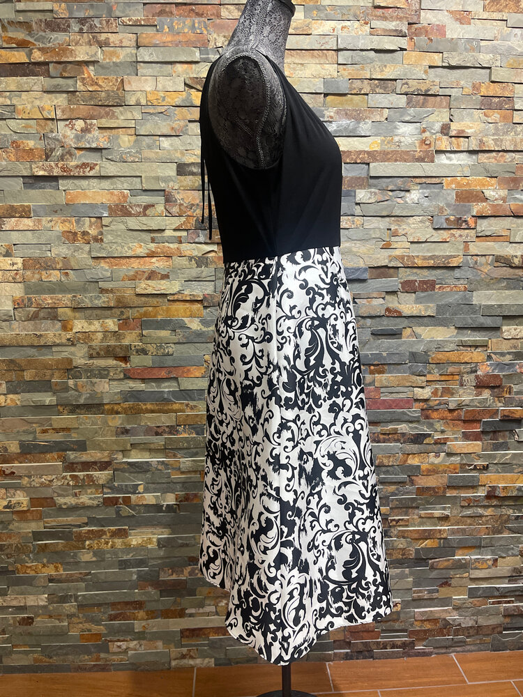 Adrianna Papell Black Jersey Knit Top with Black & White Print Skirt Dress, Size 10