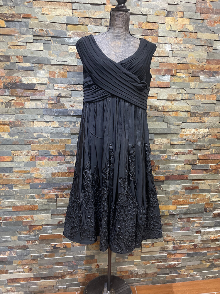 Adrianna Papell Black Ruched Top with Full Floral Textured Skirt Dress, Size 16W