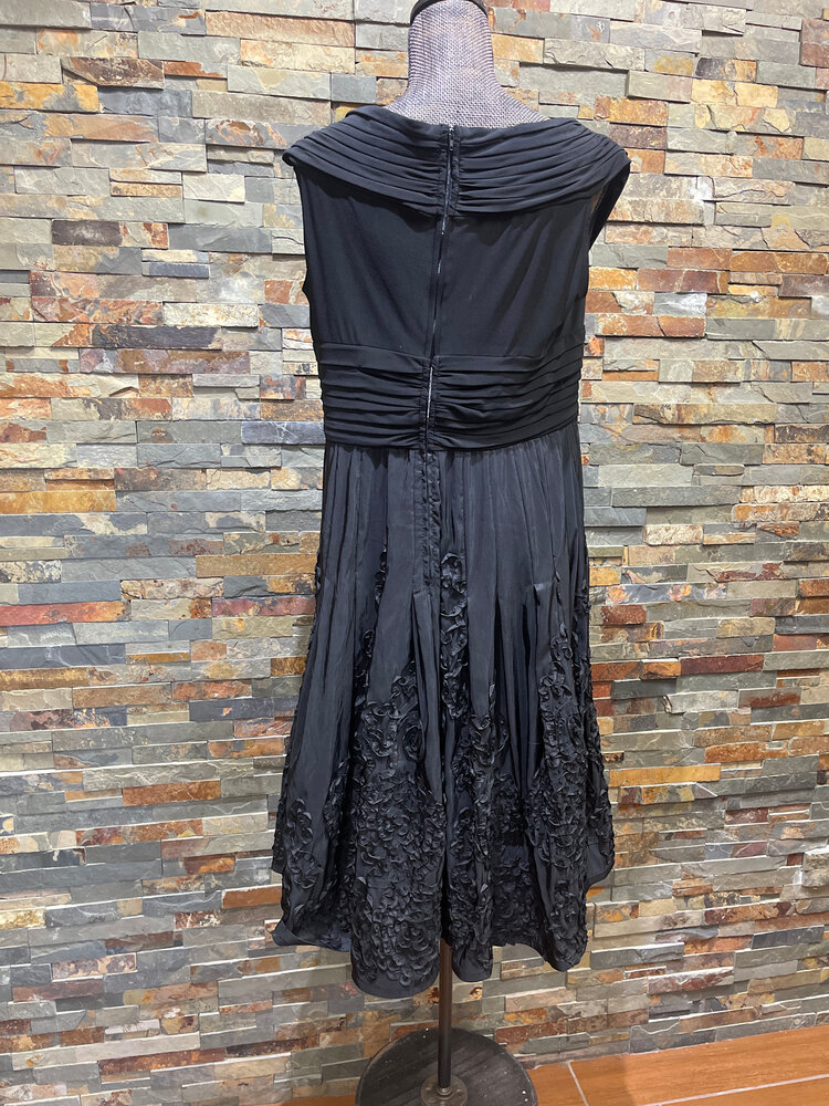 Adrianna Papell Black Ruched Top with Full Floral Textured Skirt Dress, Size 16W