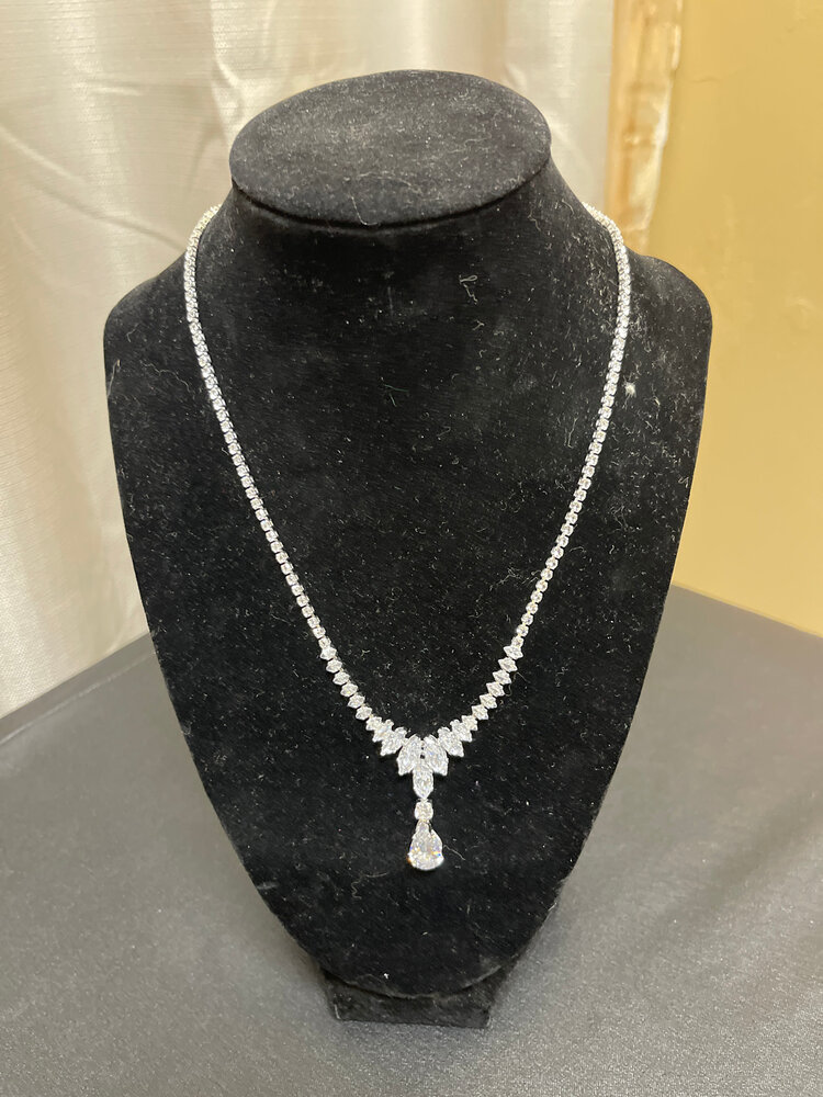 Wona Trading Silver Rhinestone Eliza Teardrop Necklace