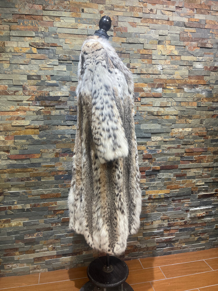 Bobcat Long Coat with Straight Sleeve , Size XL